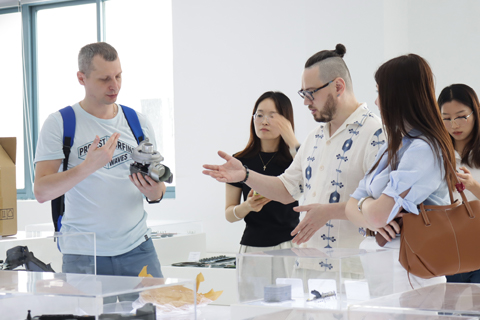 Three Russian Customers Visited POWCODE: Why Professional Buyers Still Need Offline Supplier Visits